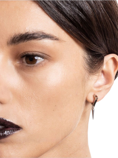 Orecchino  singolo diamante punta pendente Brand