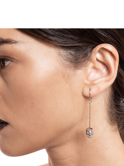 Orecchini pendenti lunghi con teschio Brand